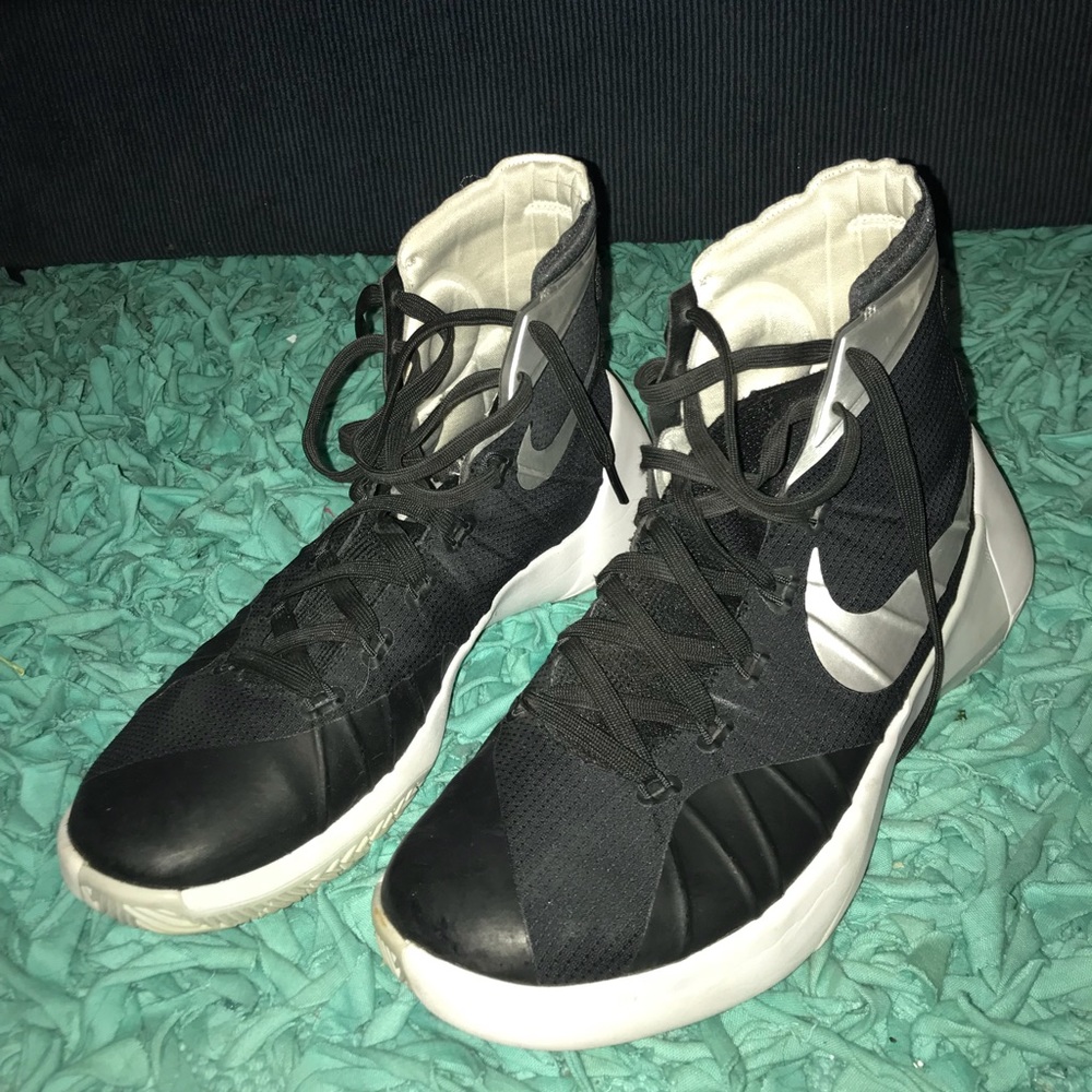 Basketball shoes